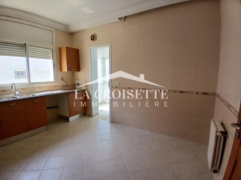 Appartement S+3 avec chambre de service à La Marsa